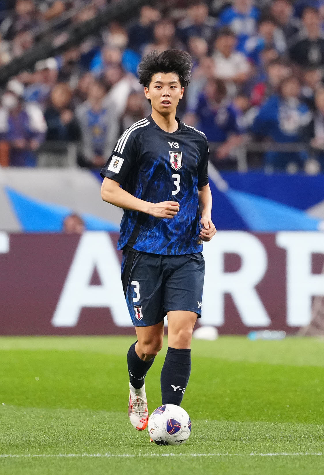 日本対サウジアラビア　前半、ドリブルする高井（撮影・江口和貴）