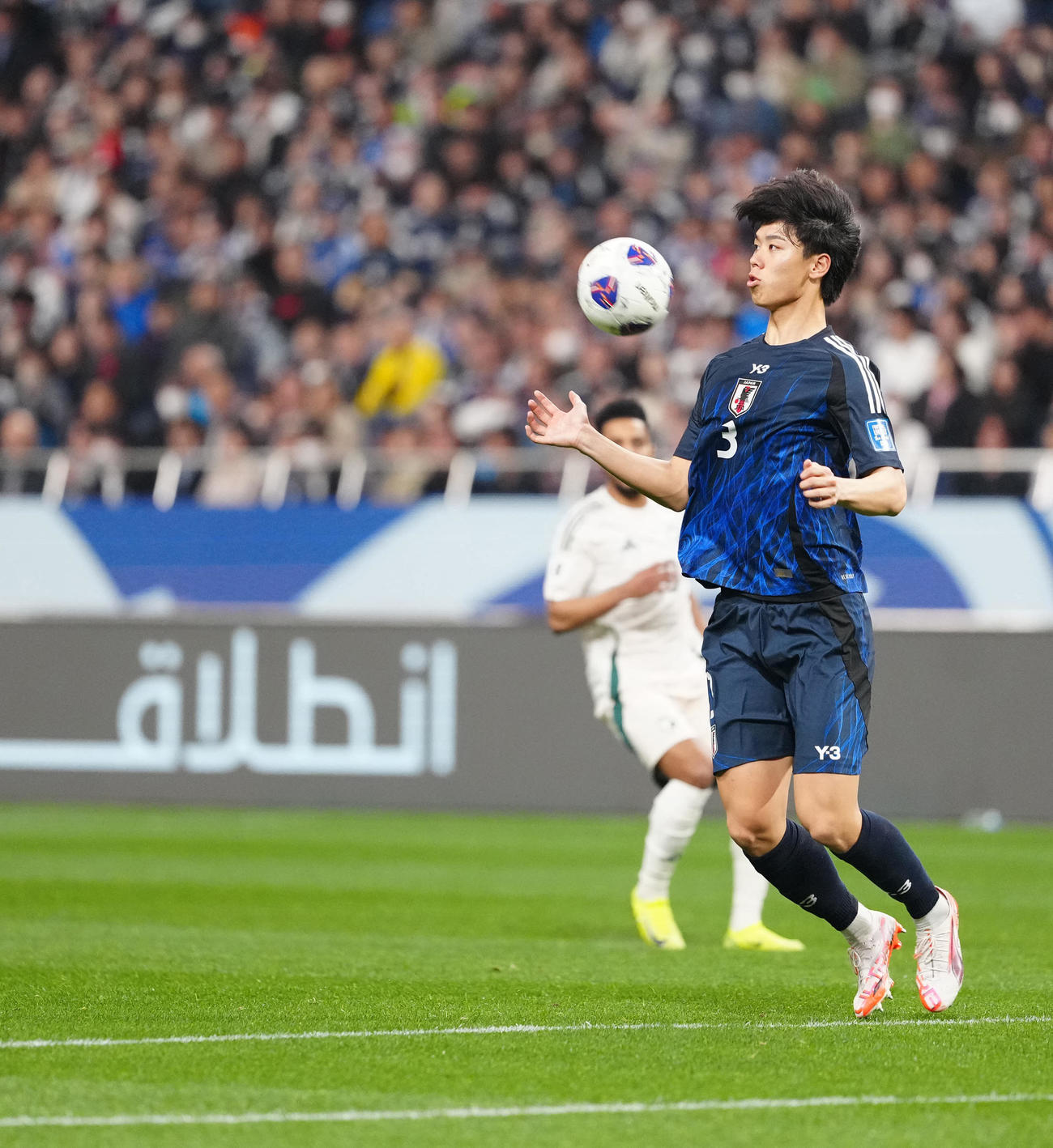 日本対サウジアラビア　後半、トラップする高井（撮影・江口和貴）