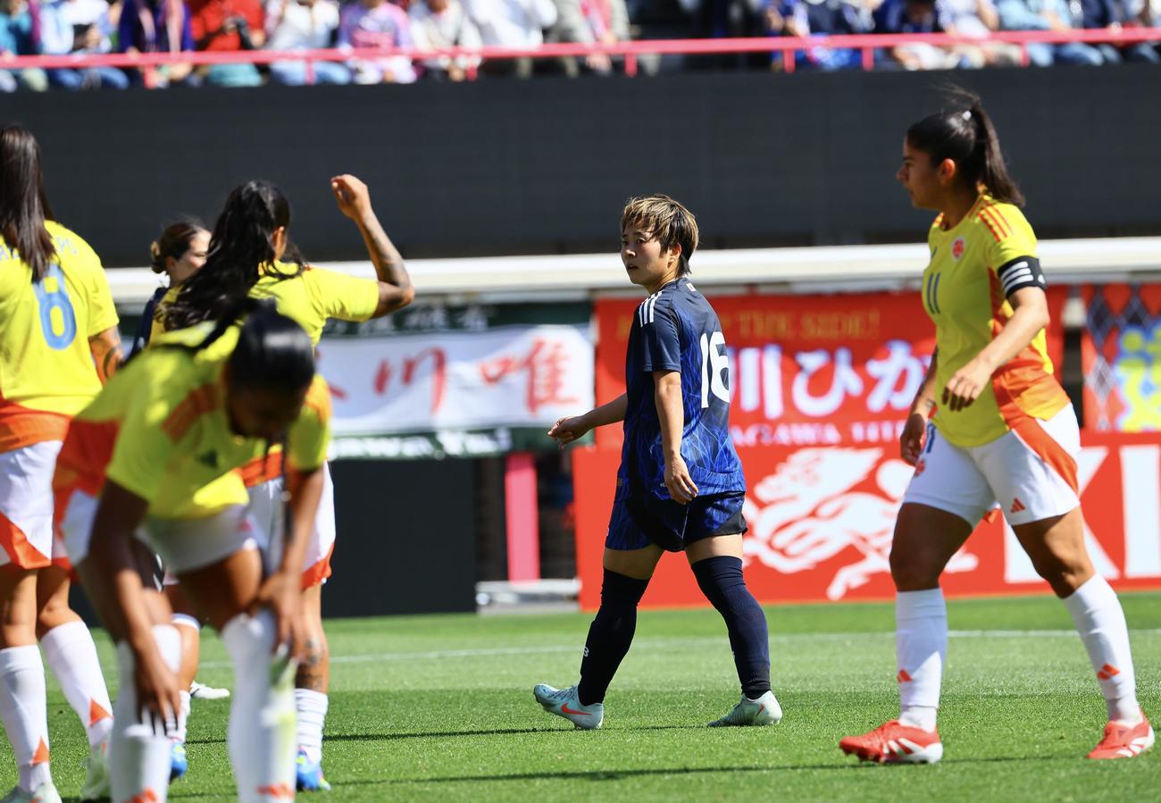 日本対コロンビア　前半、PKを得てシュートを放つも止められる籾木（撮影・藤尾明華）