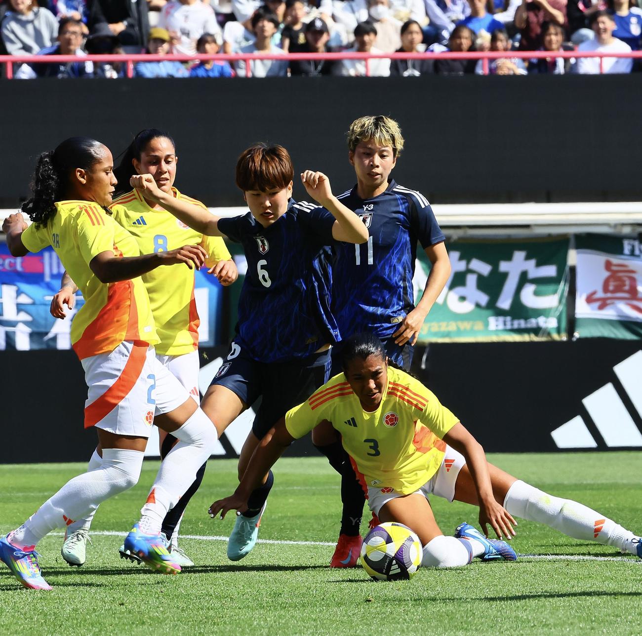 日本対コロンビア　前半、攻め込む古賀（撮影・藤尾明華）