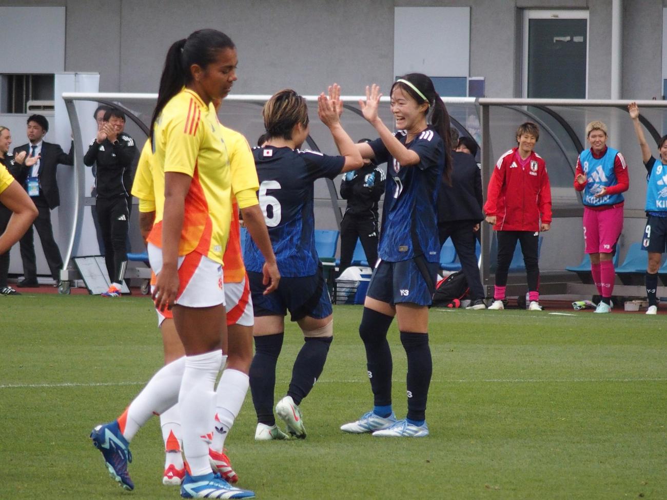 コロンビア女子との練習試合でゴールを決めて喜ぶなでしこジャパンMF真城美春（撮影・永田淳）