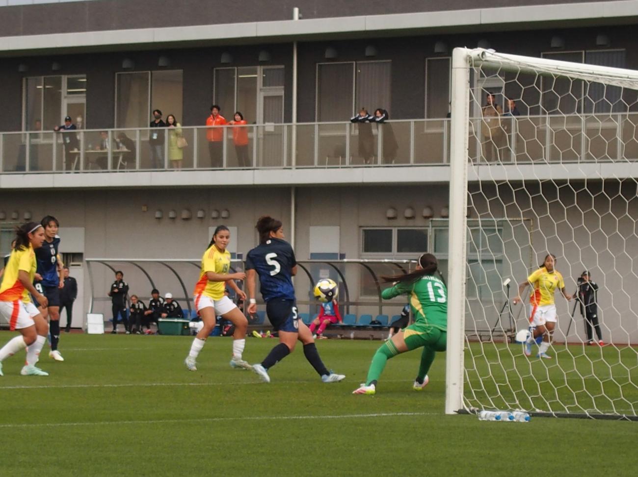 コロンビア女子との練習試合で後半15分にゴールを決めるなでしこジャパンDF高橋はな（撮影・永田淳）