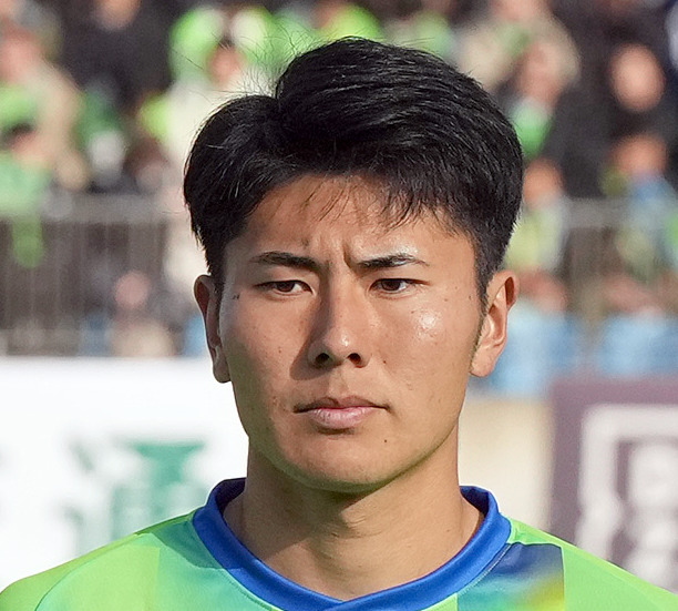 日本代表に初選出された湘南DF鈴木淳之介＝25年2月