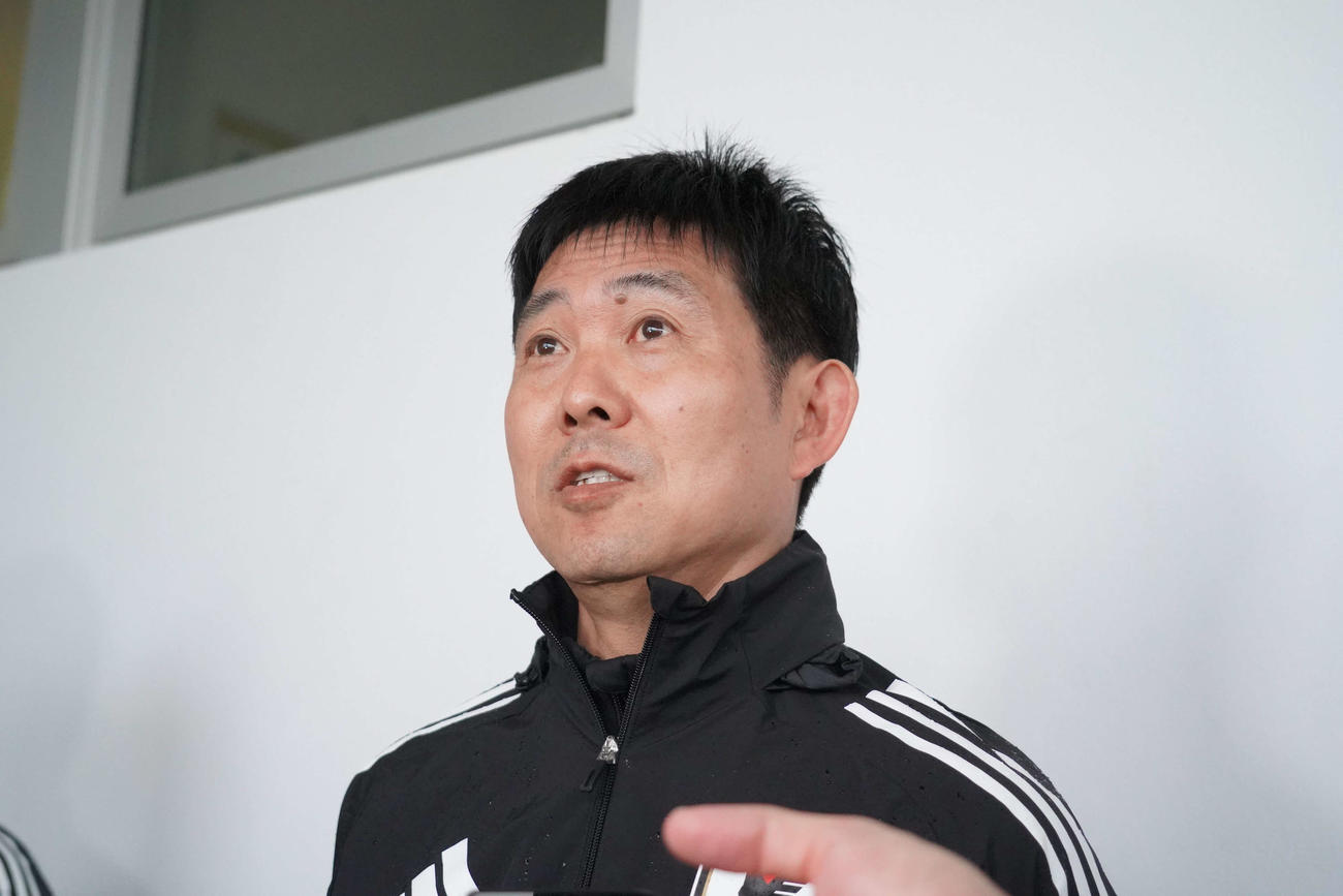 取材に応じる日本代表森保一監督（撮影・佐藤成）