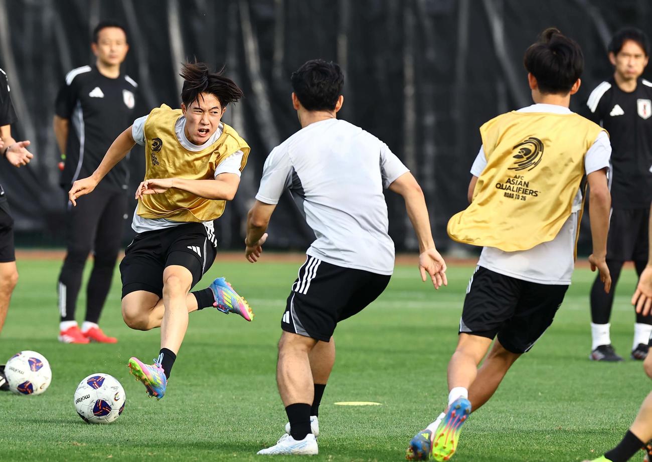 練習で軽快な動きを見せる日本代表佐藤（撮影・上田博志）