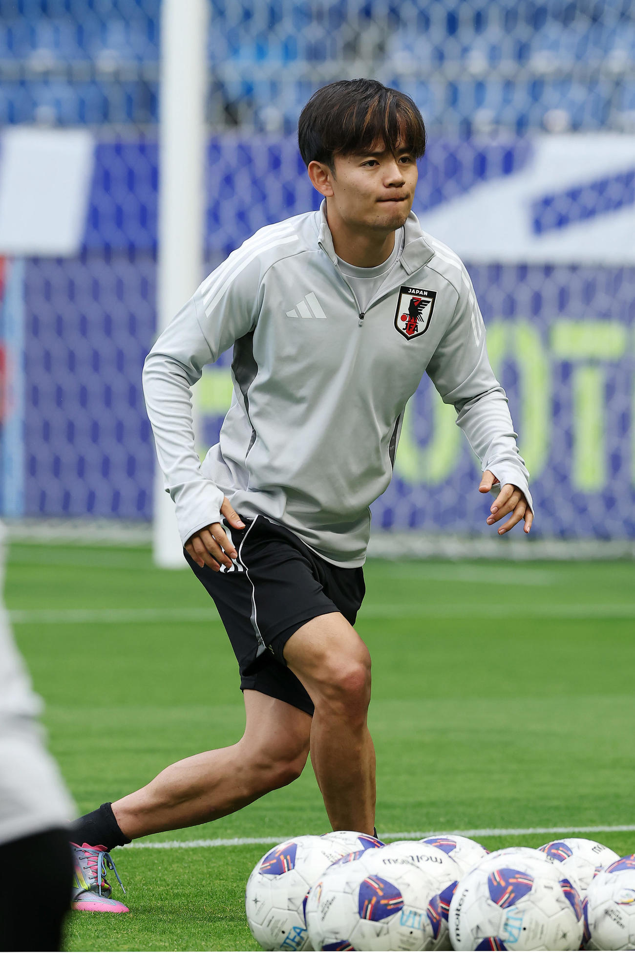 公式練習に臨む久保（撮影・前田充）