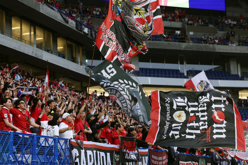 日本対インドネシア　試合前、声援を送るインドネシアのサポーターたち（撮影・前田充）