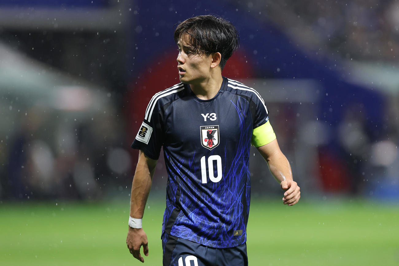 日本対インドネシア　前半、CKに向かう久保（撮影・前田充）