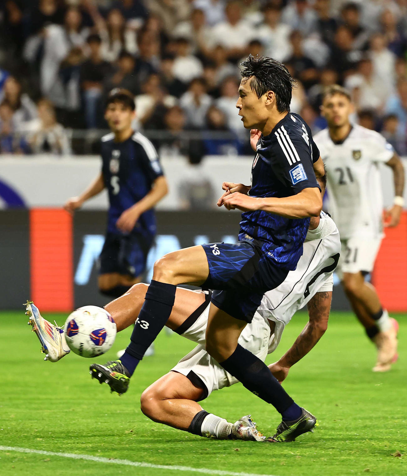 日本対インドネシア　後半、久保からの浮き球パスからゴールを決める町野（撮影・上田博志）