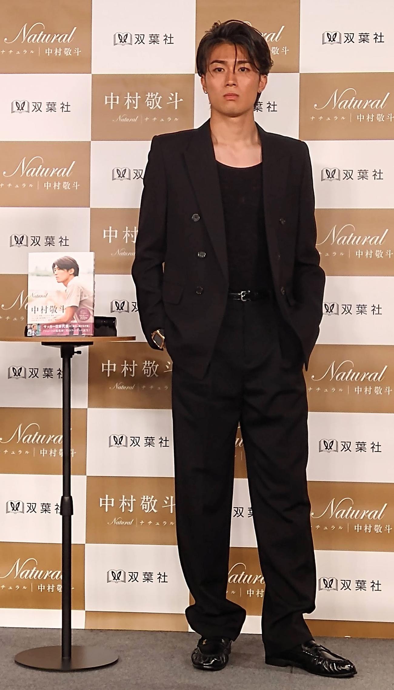 渋谷で初フォトブックの出版イベントを行ったSランスの日本代表MF中村敬斗（撮影・木下淳）