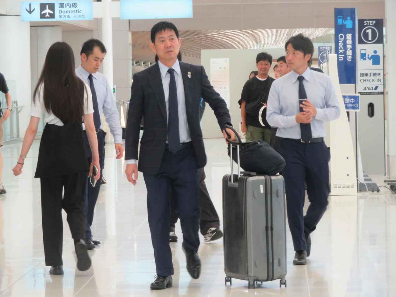 東アジアE－1選手権に向けて韓国へ出発する日本代表森保一監督（撮影・佐藤成）