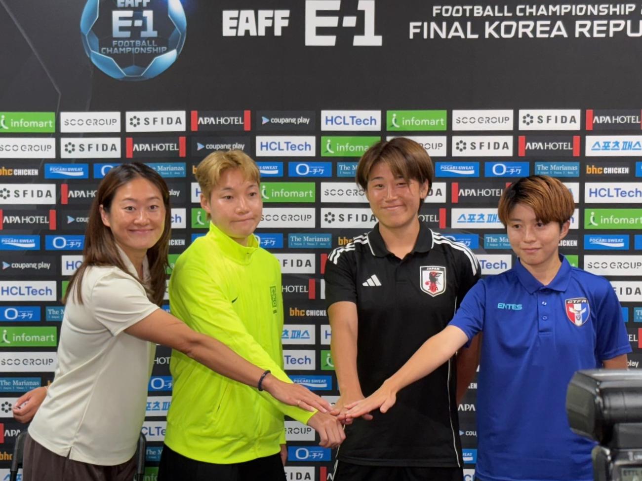 東アジアE－1選手権の公式会見に出席したなでしこジャパンDF高橋はな（右から2人目）ら（撮影・永田淳）