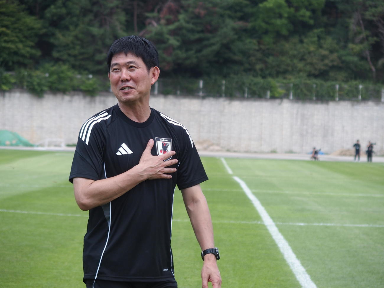 練習で笑顔を見せる森保監督（撮影・永田淳）