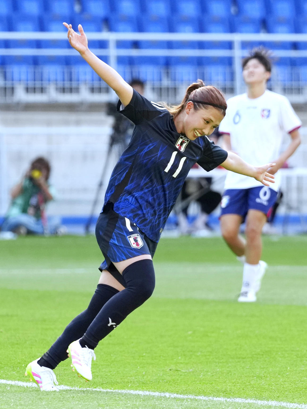 日本対台湾　前半、チーム2点目のゴールを決め、駆け出す滝川（共同）