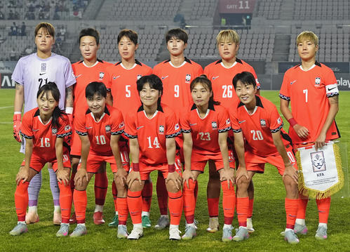 日本戦に臨む女子韓国代表イレブン（共同）