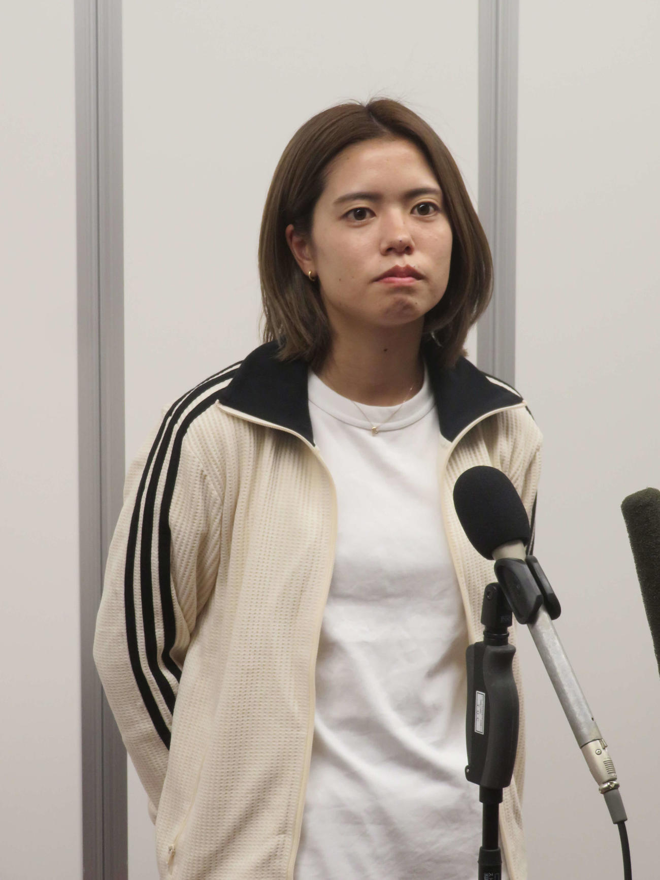 イングランド出発前に取材に応じたサッカー女子日本代表MF長谷川唯（撮影・佐藤成）