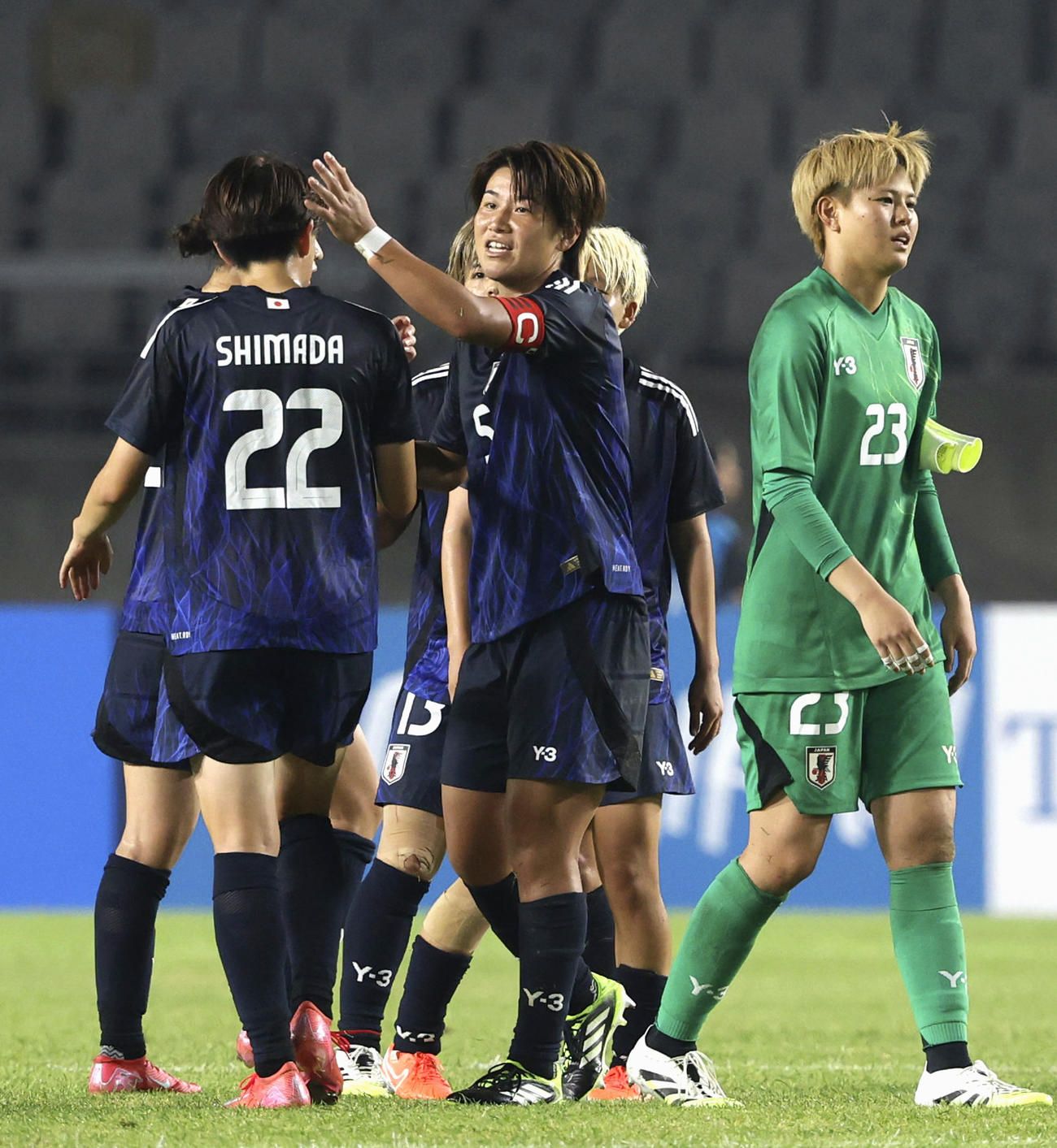 日本対韓国　韓国と引き分けた高橋（中央）ら女子日本代表（共同）
