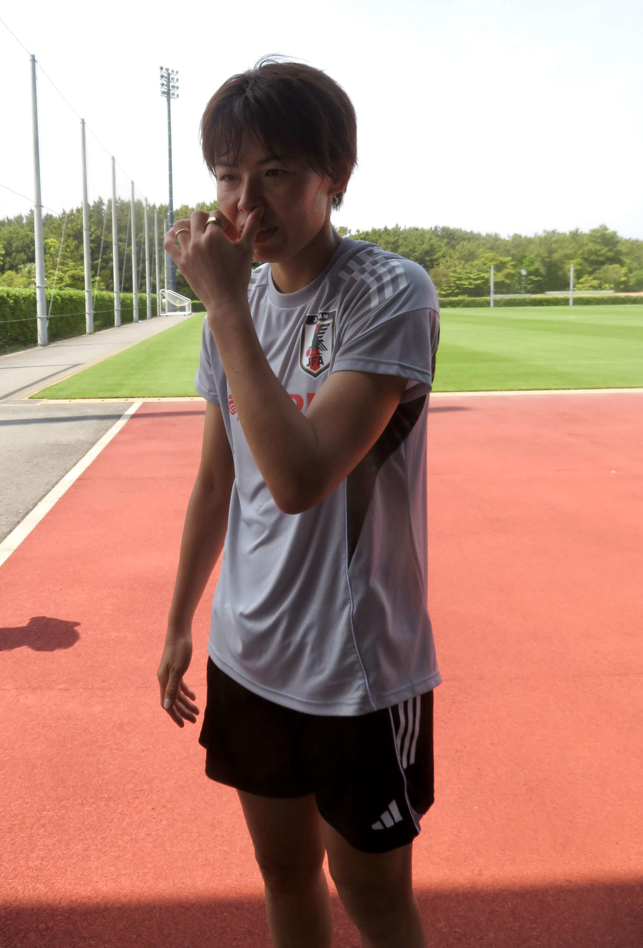 結婚を発表した女子日本代表なでしこジャパンDF熊谷紗希は、5月に公開した自主トレ時、左手薬指に指輪をはめていた（撮影・佐藤成）