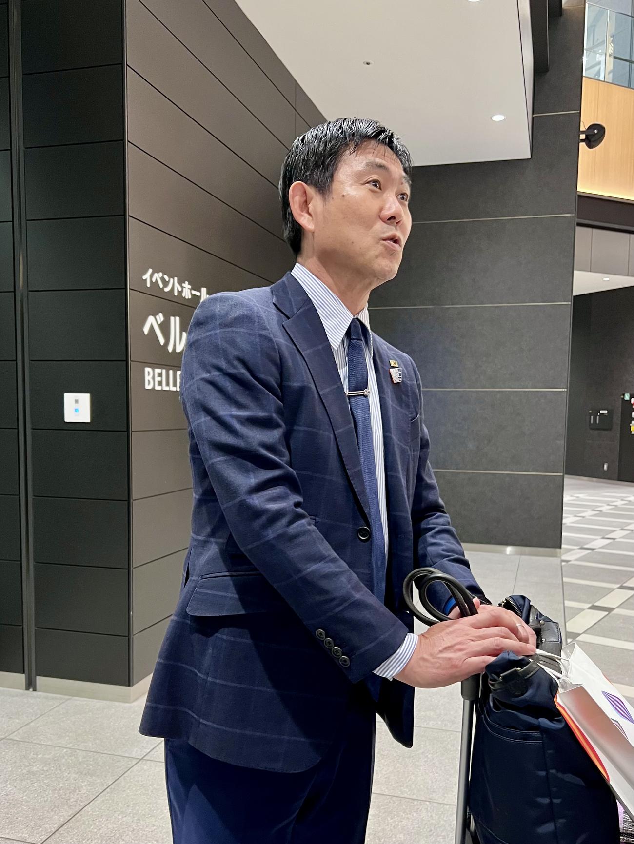 東アジアE－1選手権が行われた韓国から帰国した日本代表森保一監督（撮影・佐藤成）