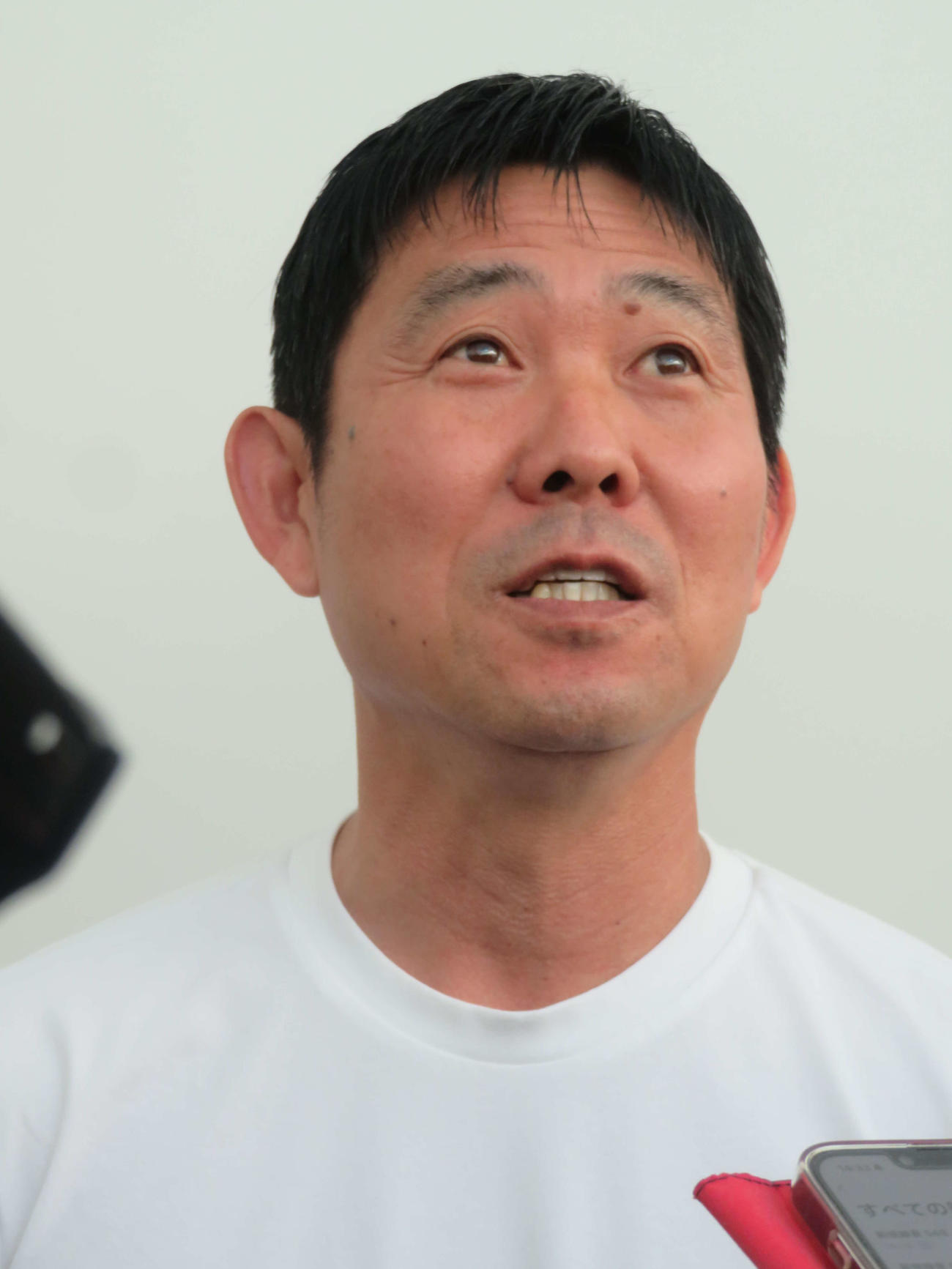 欧州視察から帰国し、取材に応じる日本代表の森保一監督（撮影・佐藤成）