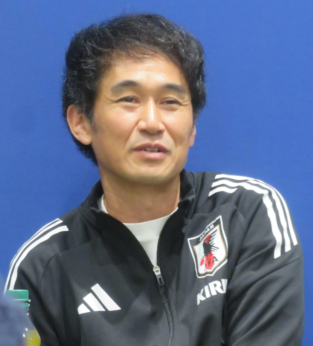 取材に応じた日本代表の斉藤俊秀コーチ（撮影・佐藤成）