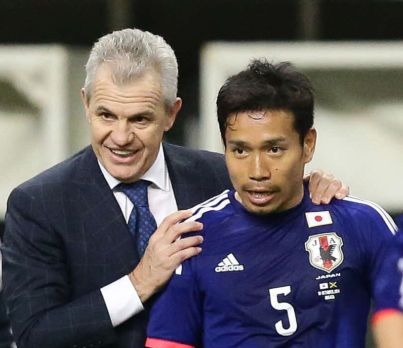 2014年10月10日　国際親善試合、日本対ジャマイカでのアギーレ監督と長友佑都