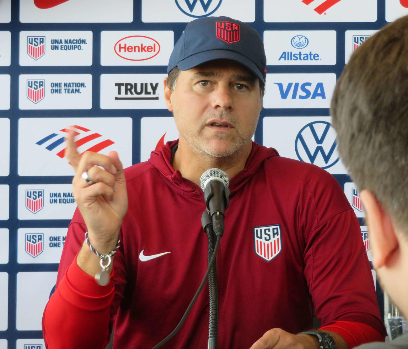日本代表戦に向けた公式会見に臨んだ米国代表ポチェッティーノ監督（撮影・佐藤成）
