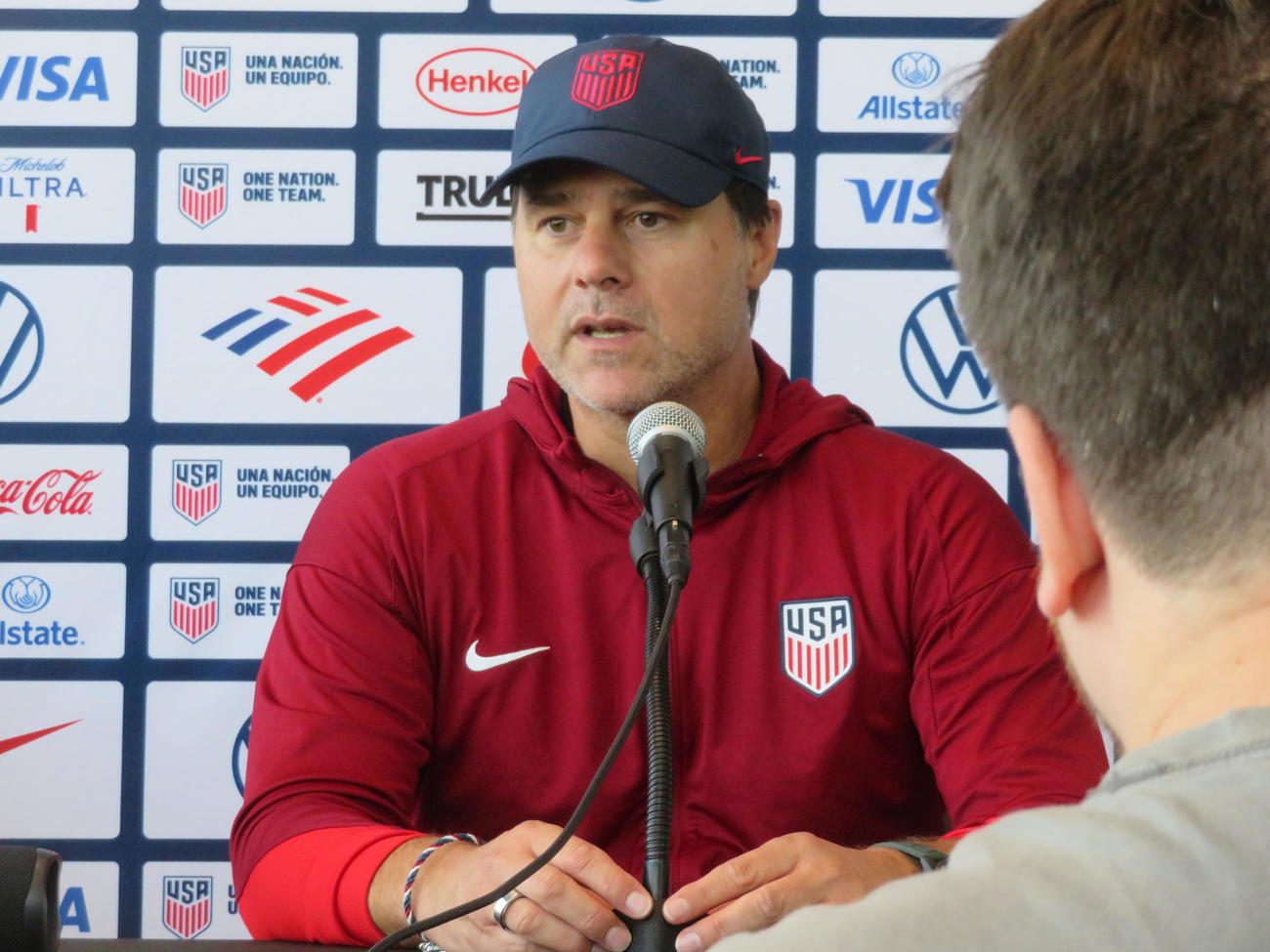 日本代表戦に向けた公式会見に臨んだ米国代表ポチェッティーノ監督（撮影・佐藤成）