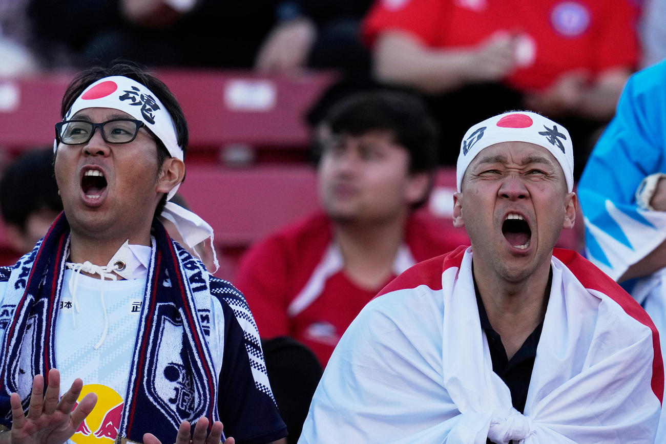 U20W杯、日本－エジプト　応援する日本のサポーター（AP）