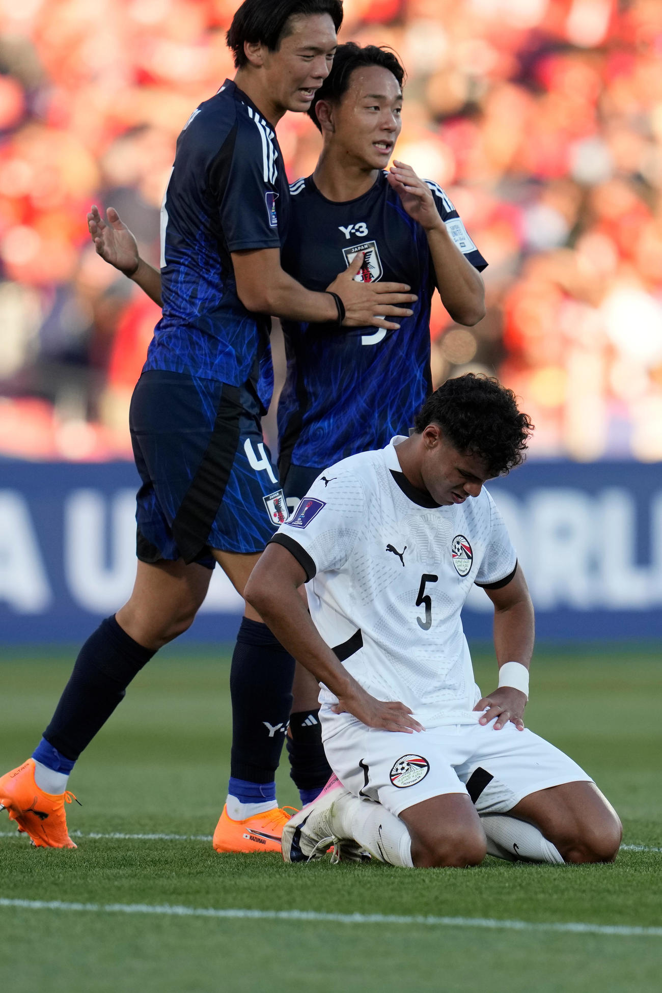 U20W杯、日本－エジプト　試合に敗れてひざまづくエジプトの選手（AP）