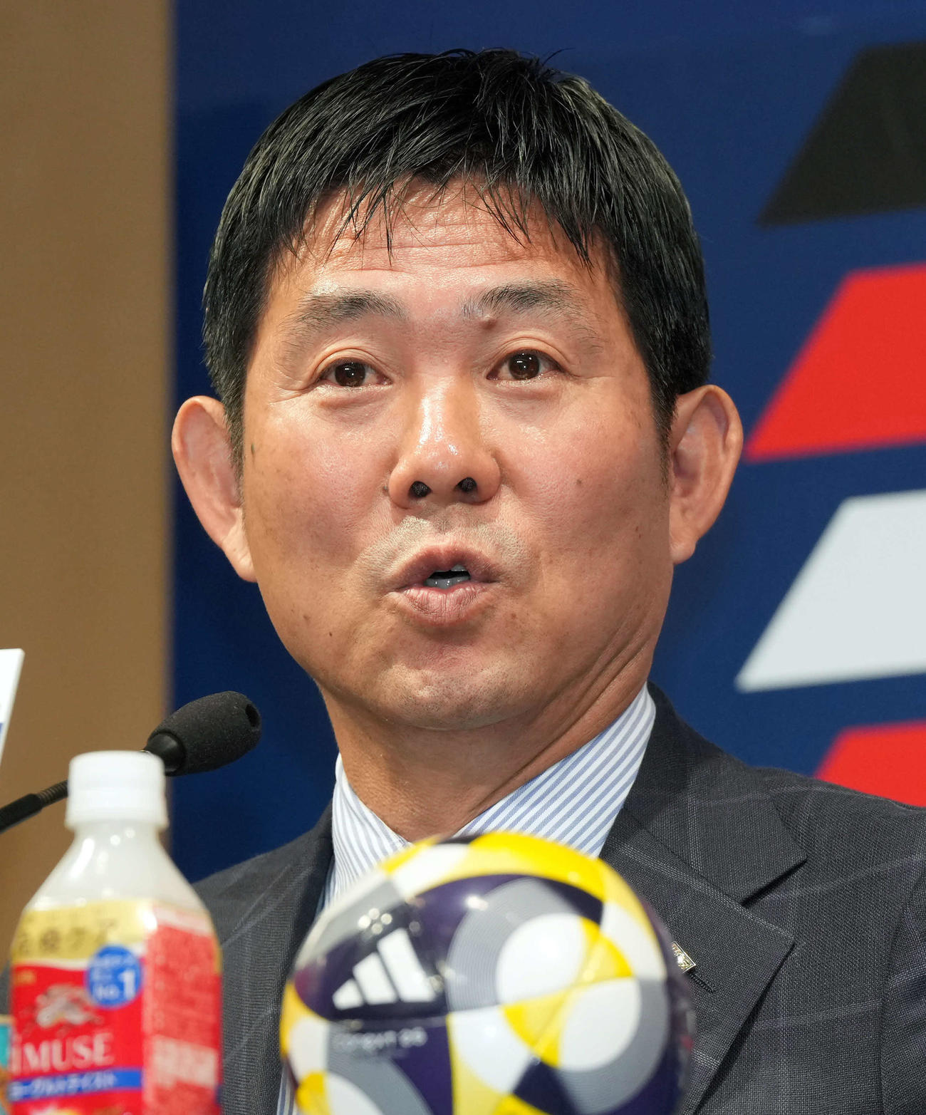 メンバー発表会見で記者の質問に答えるサッカー日本代表森保監督（撮影・たえ見朱実）