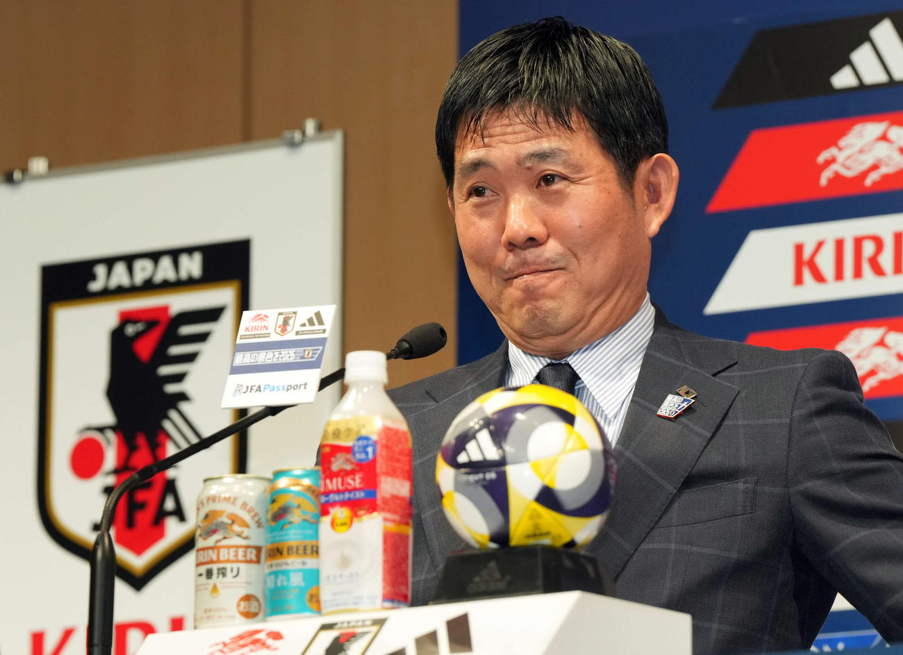 メンバー発表会見で記者の質問に答えるサッカー日本代表森保監督（撮影・たえ見朱実）