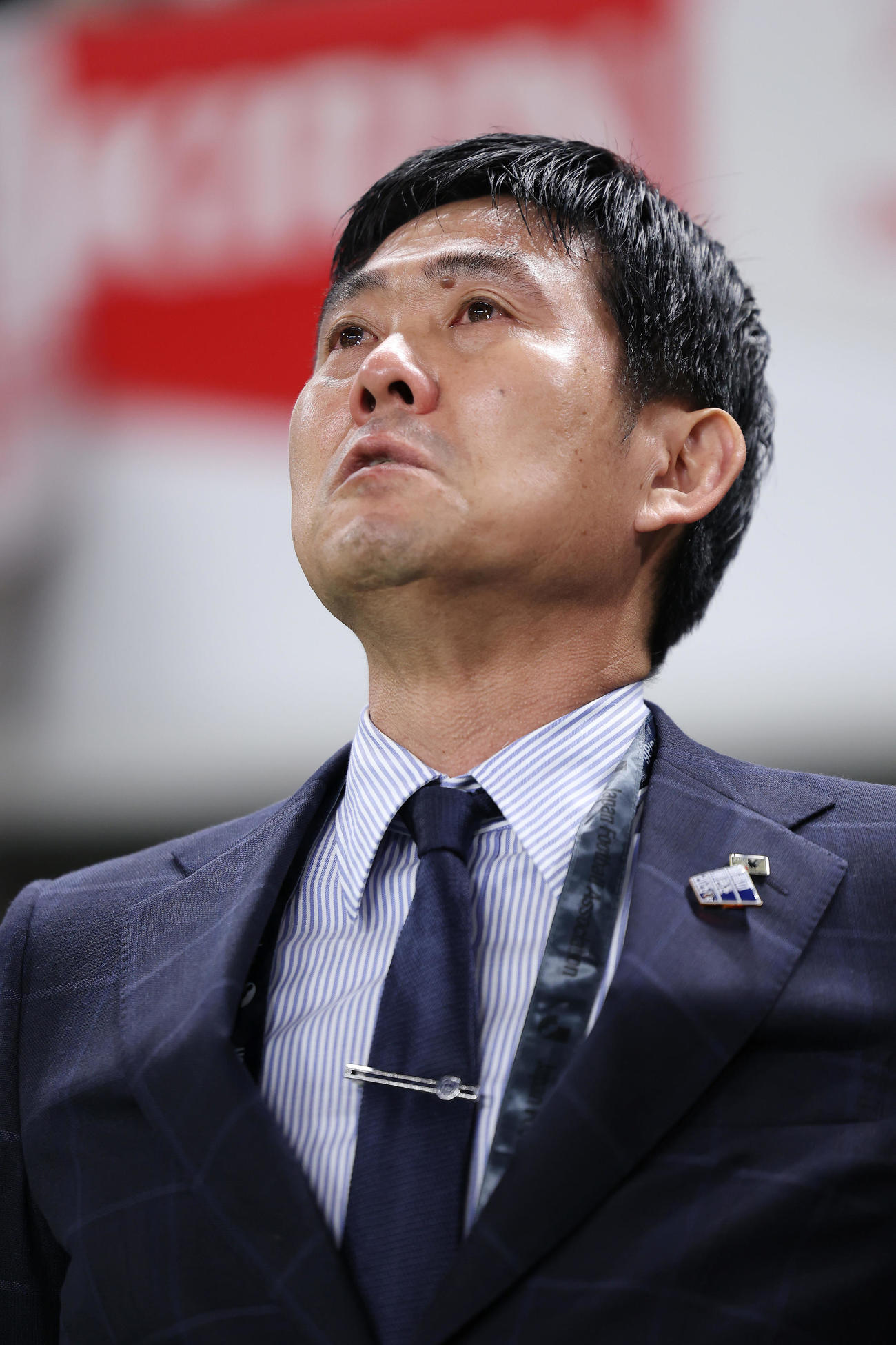 日本対パラグアイ　目に涙をためながら「君が代」を歌った森保監督（撮影・前田充）