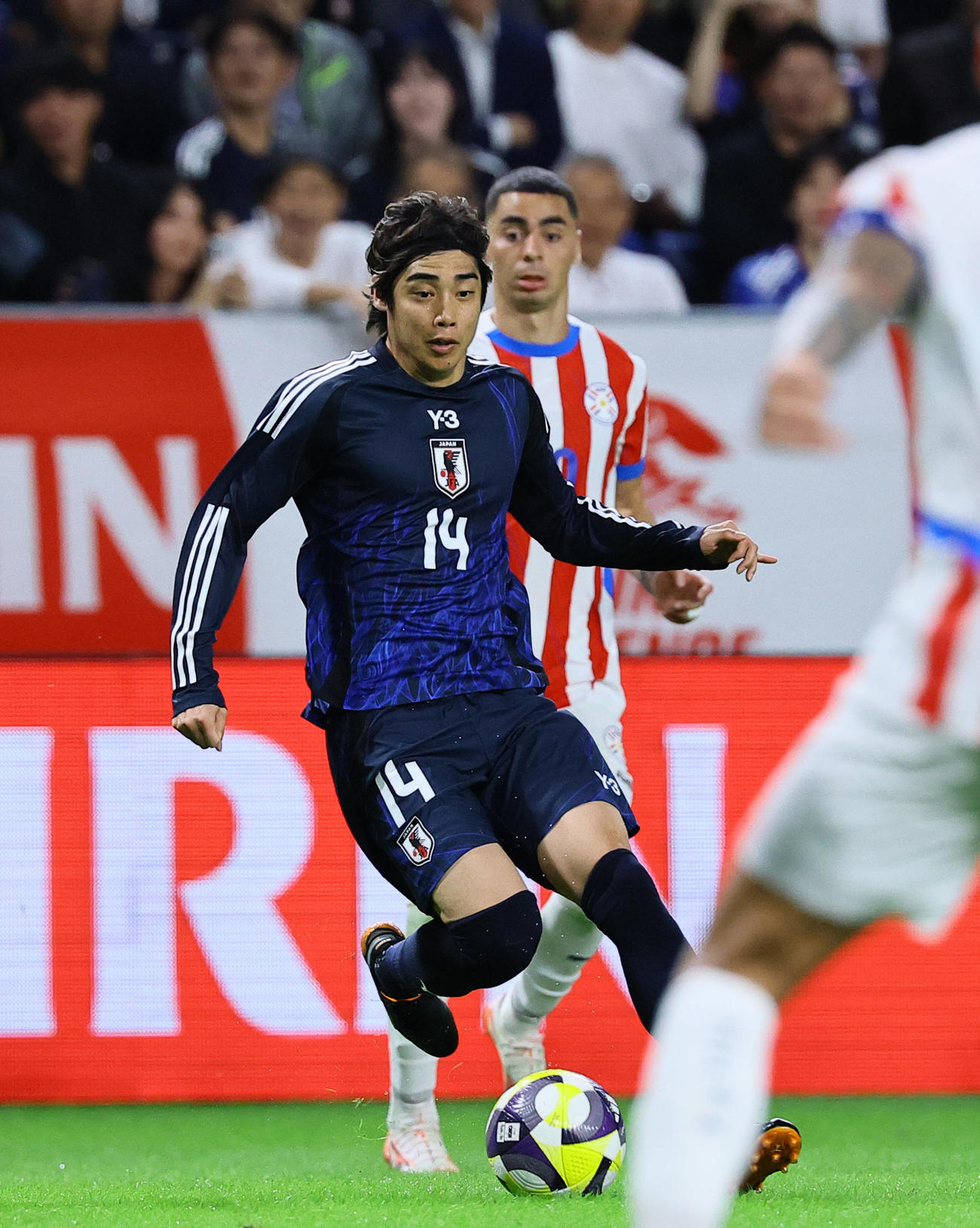 日本対パラグアイ　後半、攻め込む伊東（撮影・藤尾明華）