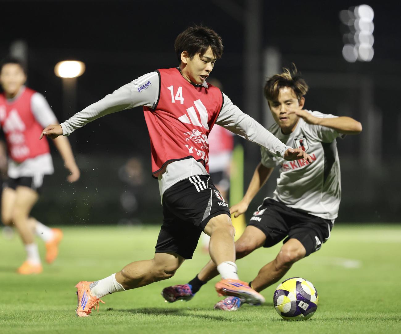 練習に臨む斉藤（左）と久保（撮影・河田真司）