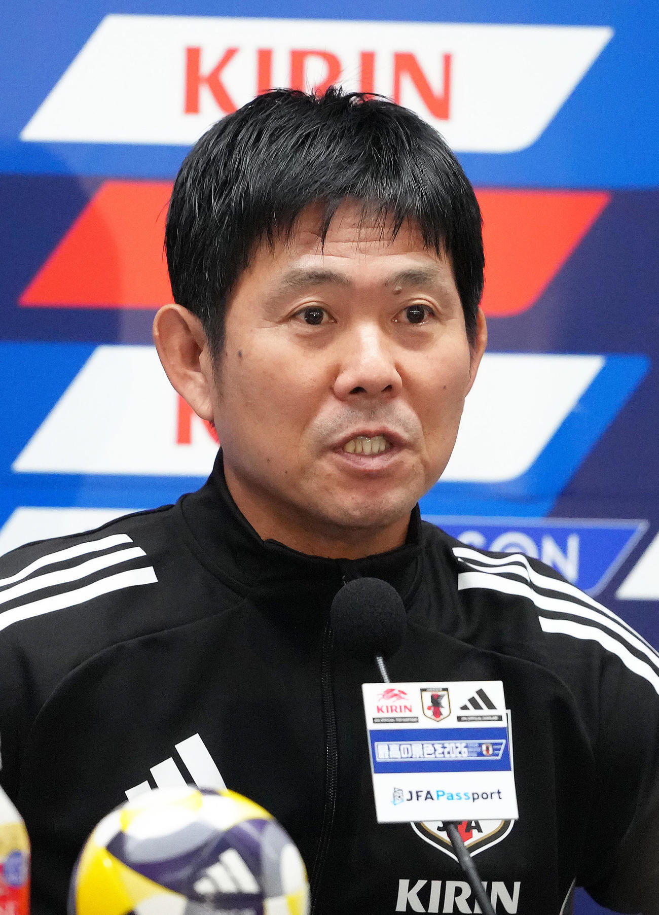 公式会見に臨む日本代表の森保監督（撮影・足立雅史）