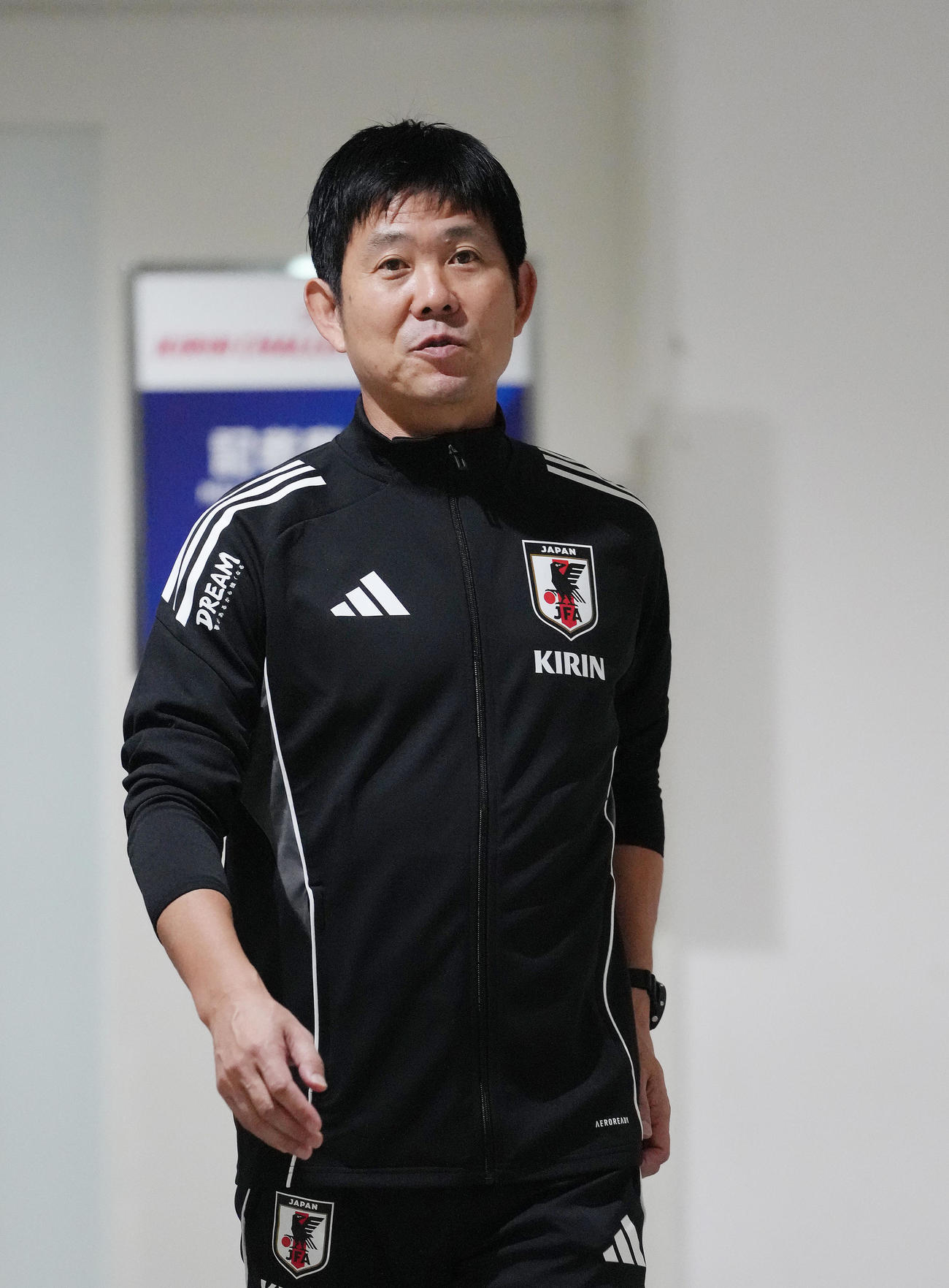 公式会見に臨む日本代表の森保監督（撮影・足立雅史）