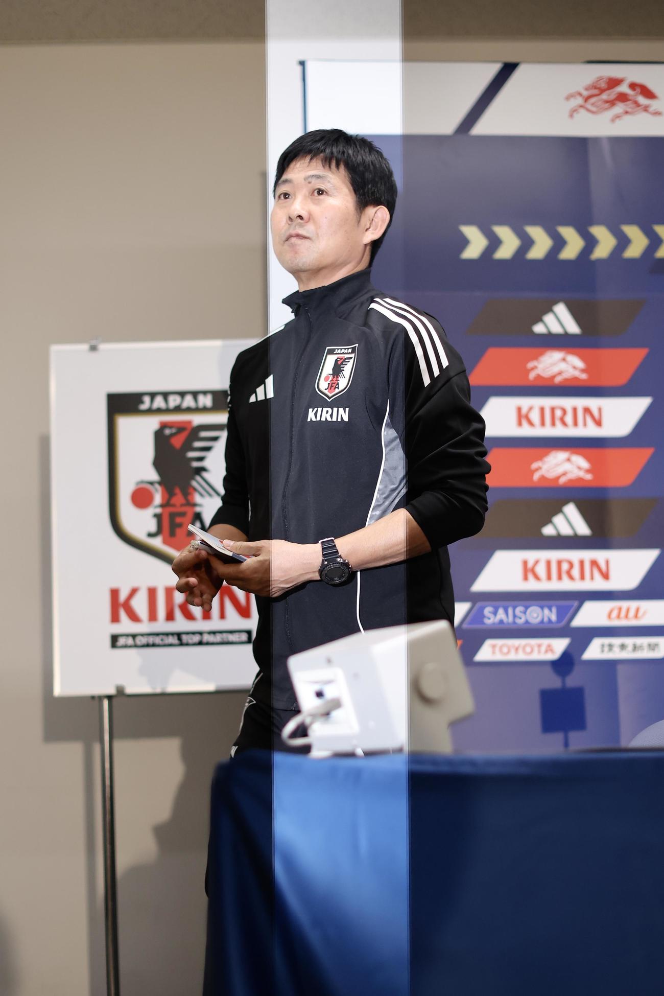 前日会見を終える日本代表森保監督（撮影・河田真司）