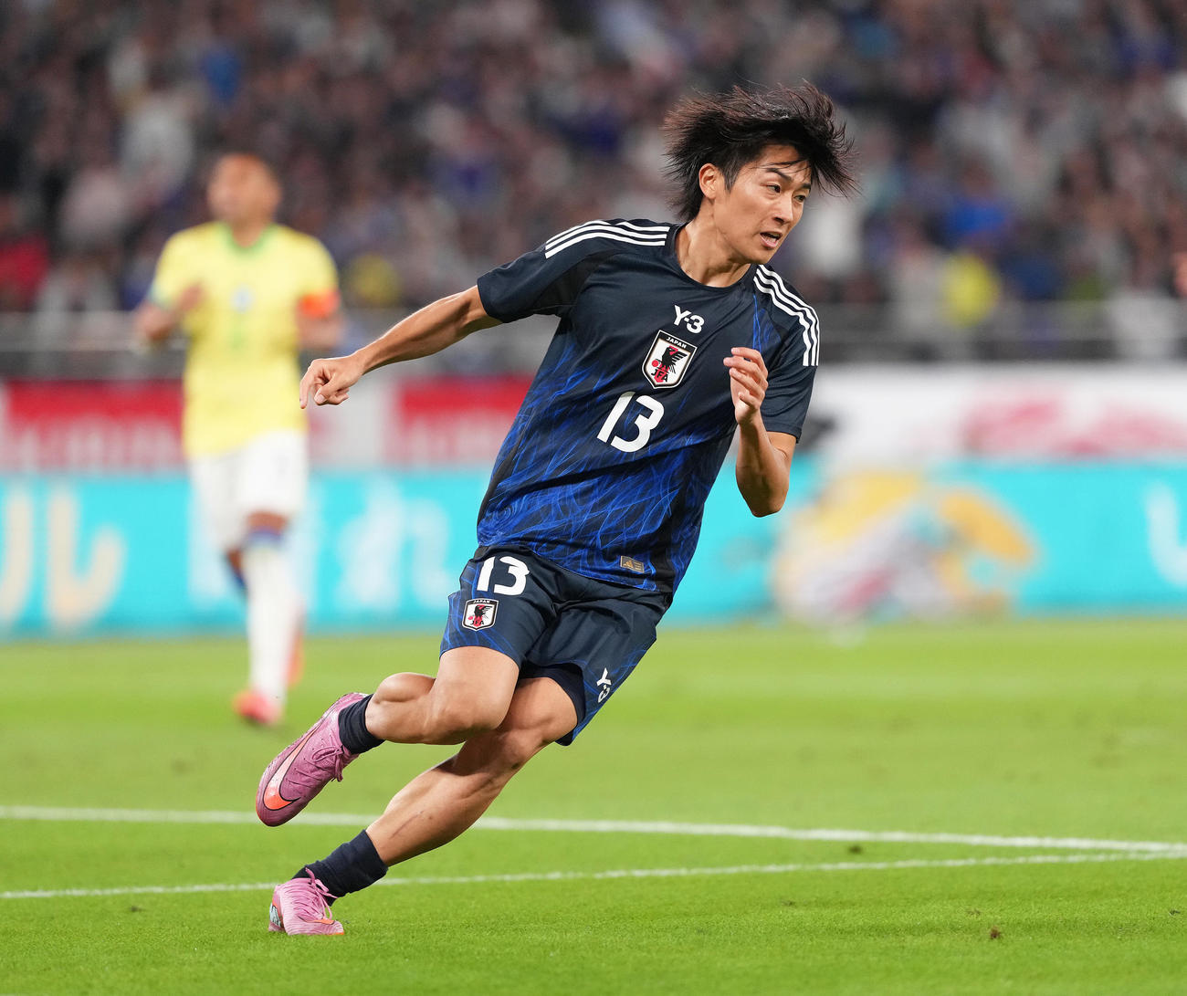 日本対ブラジル　後半、ゴールを決め、駆け出す中村（撮影・足立雅史）
