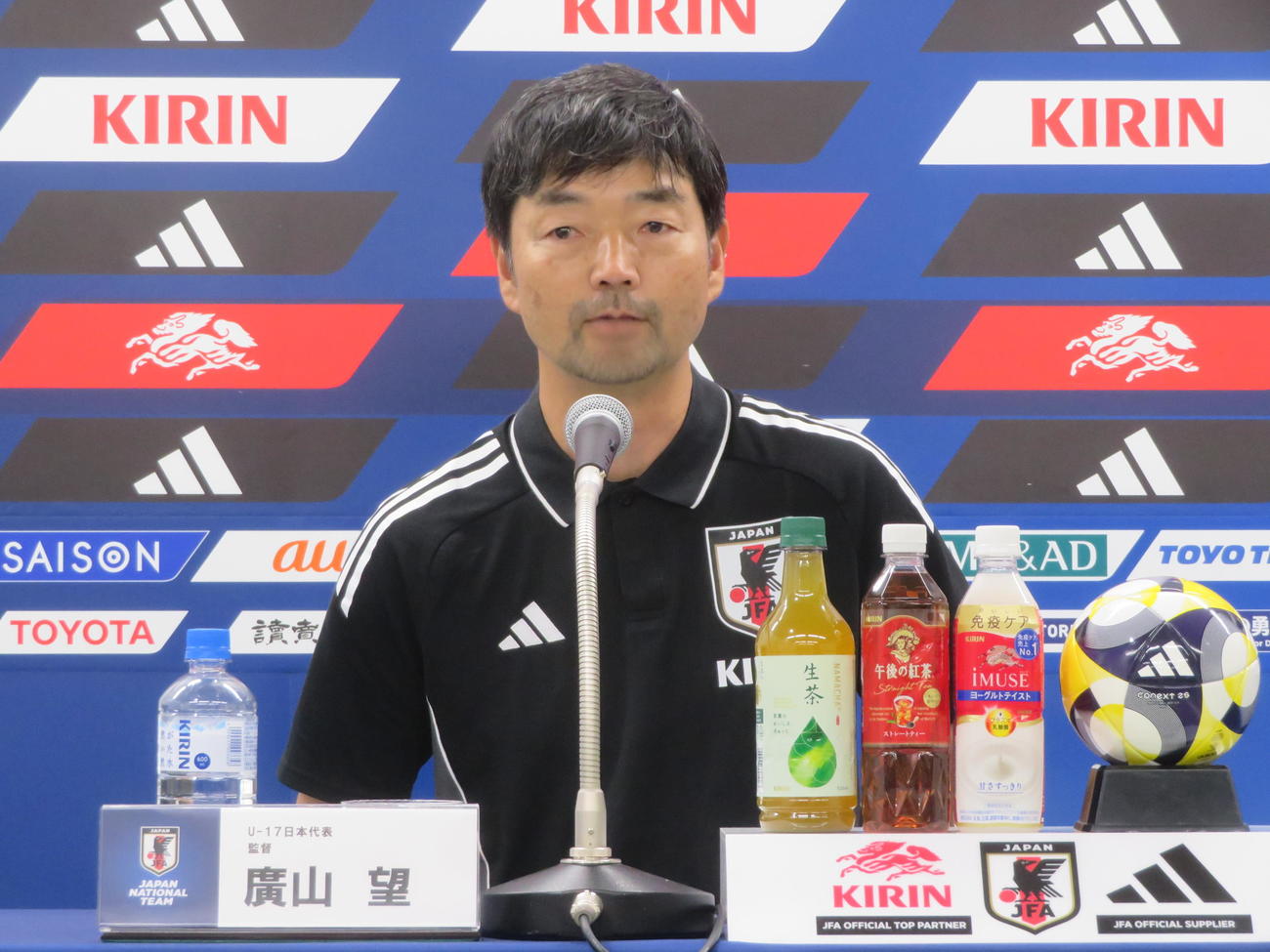 U－17W杯カタール大会に臨むU－17日本代表メンバー発表を行った広山望監督（撮影・佐藤成）