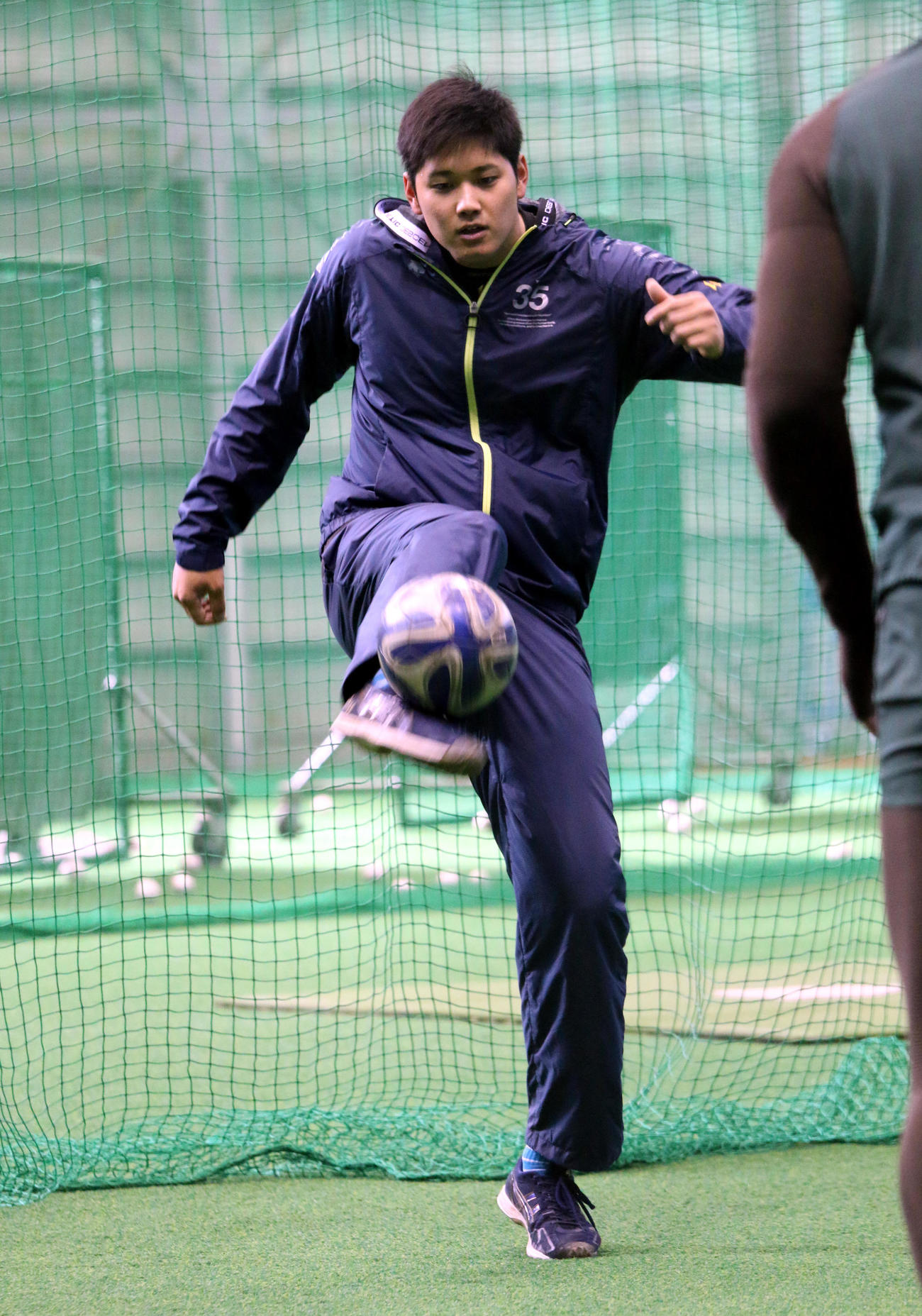 サッカーボールを自在に操る日本ハム時代の大谷翔平（2015年1月撮影）