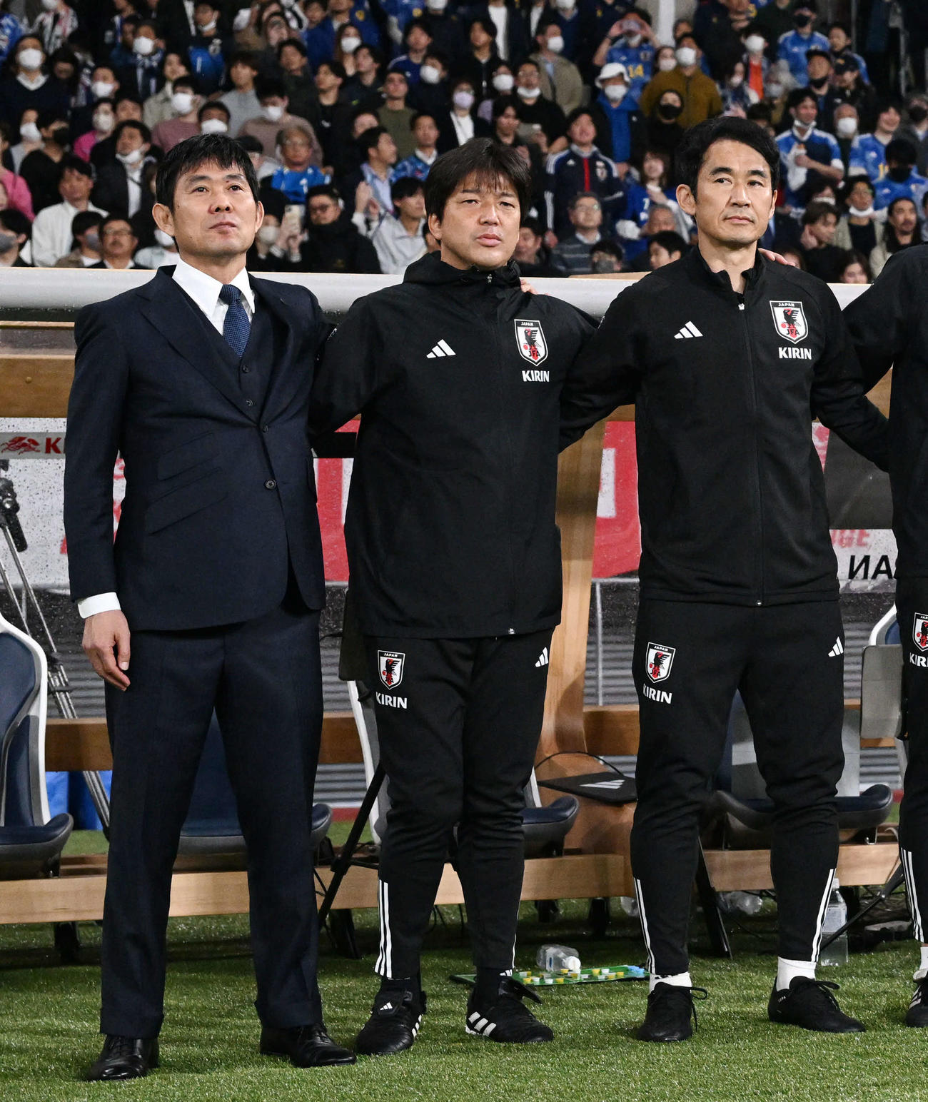 左から森保一監督、名波浩コーチ、斉藤俊秀コーチ（2023年3月24日撮影）