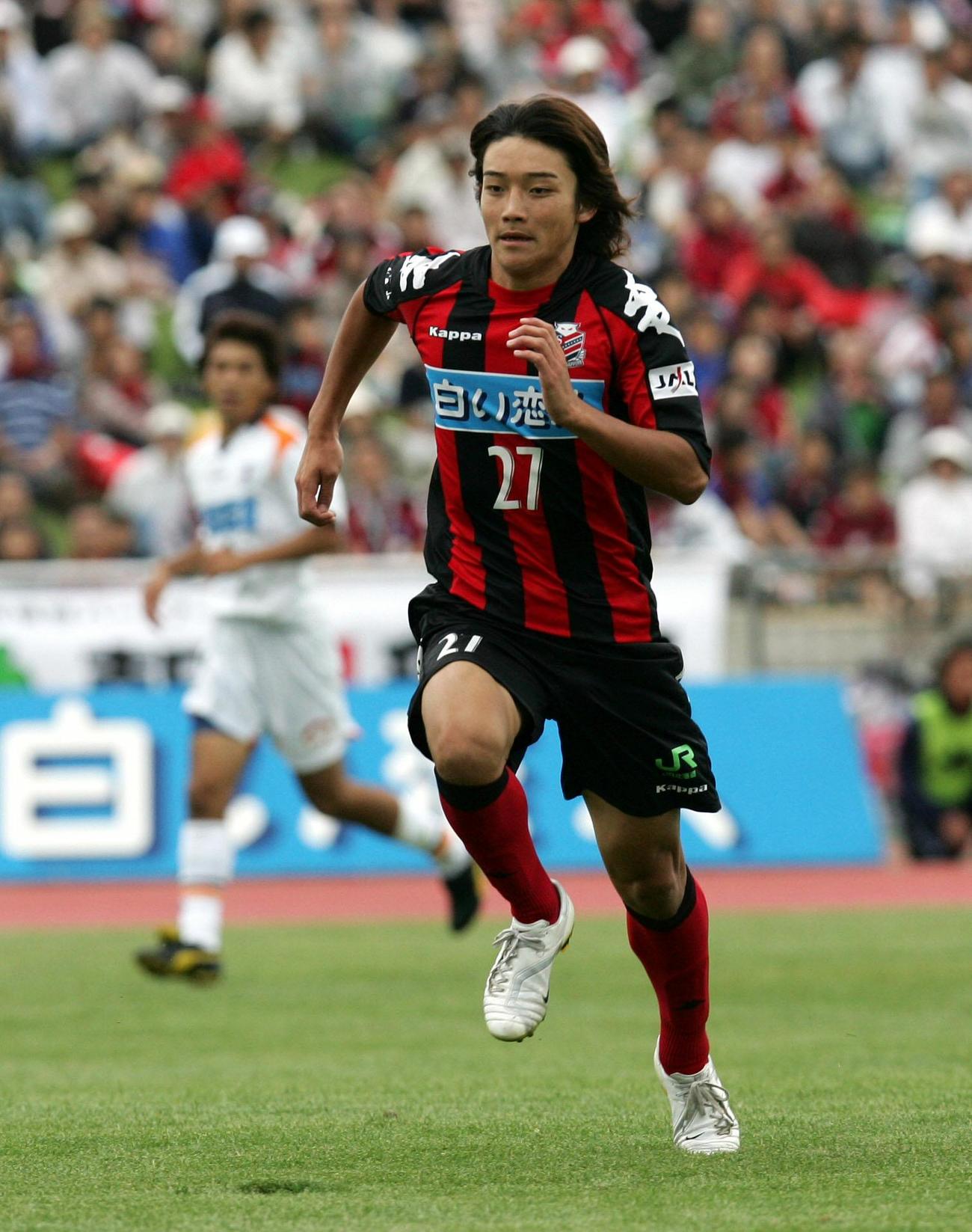 2007年9月2日、札幌対愛媛　ボールを追いかける札幌MF西大伍