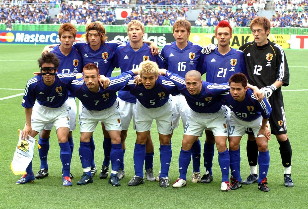 日韓W杯　チュニジア対日本　後列左から柳沢敦、松田直樹、鈴木隆行、中田浩二、戸田和幸、楢崎正剛、前列左から宮本恒靖、中田英寿、稲本潤一、小野伸二、明神智和（2002年6月14日撮影）