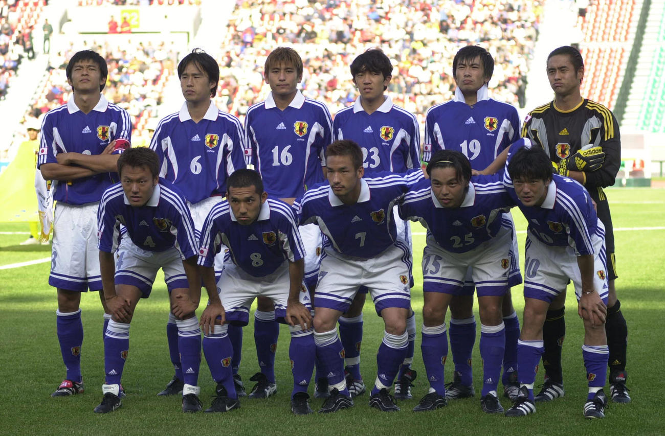 ハッサン2世杯　日本対ジャマイカ　前列左から森岡隆三、伊東輝悦、中田英寿、城彰二、名波浩、後列左から松田直樹、上野良治、中田浩二、中村俊輔、西沢明訓、川口能活（2000年6月6日撮影）