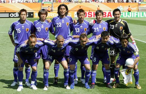 2006W杯ドイツ大会　日本対クロアチア　前列左から中田英寿、三都主アレサンドロ、高原直泰、小笠原満男、宮本恒靖、後列左から福西崇史、中村俊輔、中沢佑二、柳沢敦、加地亮、川口能活（2006年6月18日撮影）