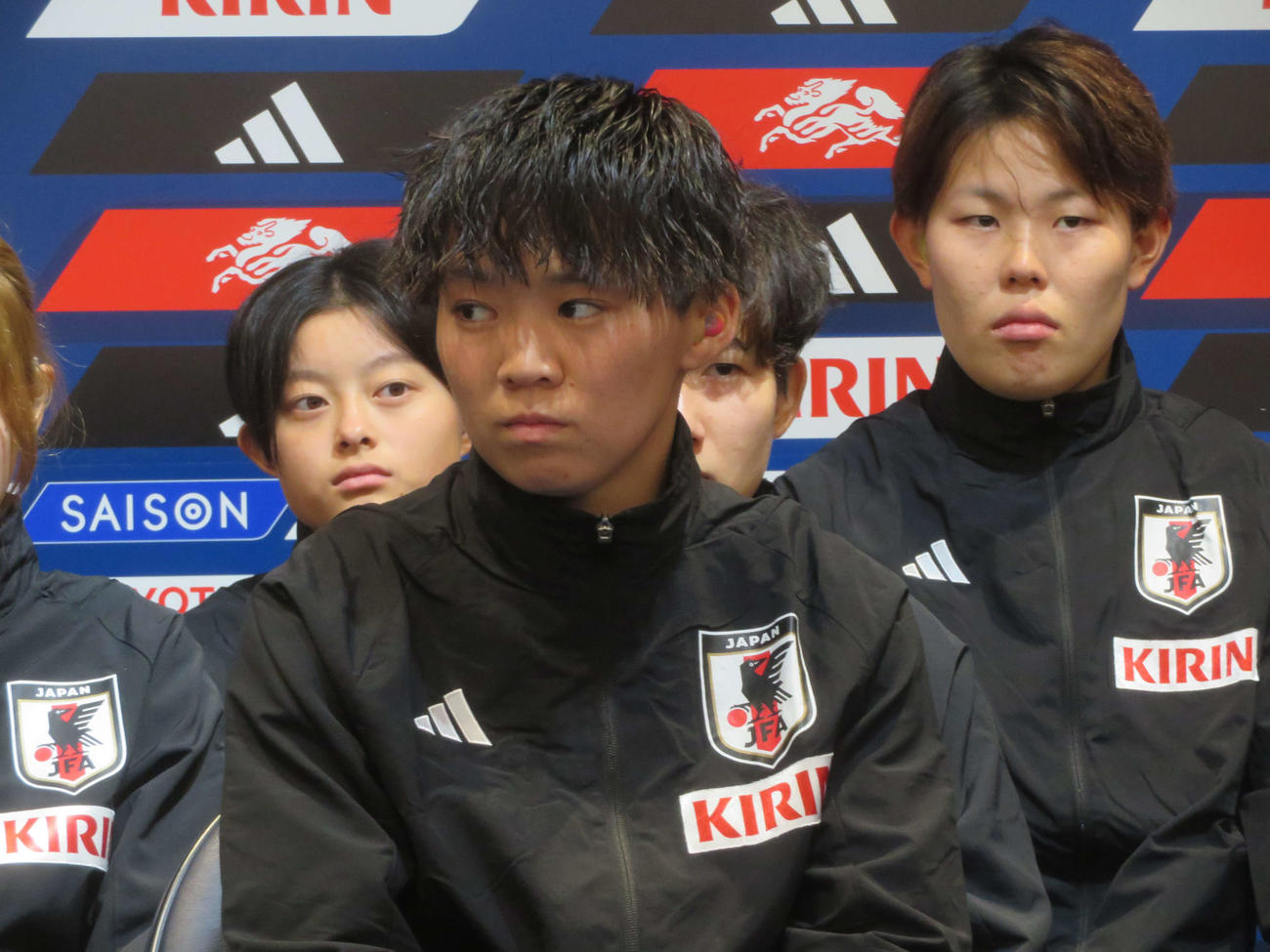 東京2025デフリンピックに出場するデフサッカー日本代表団の壮行会に出席した女子日本代表の伊東美和主将（撮影・佐藤成）