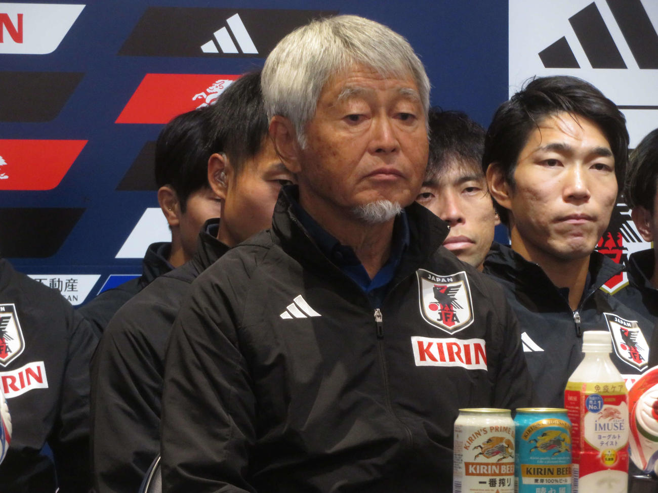 東京2025デフリンピックに出場するデフサッカー日本代表団の壮行会に出席した男子日本代表の斎藤登監督（撮影・佐藤成）
