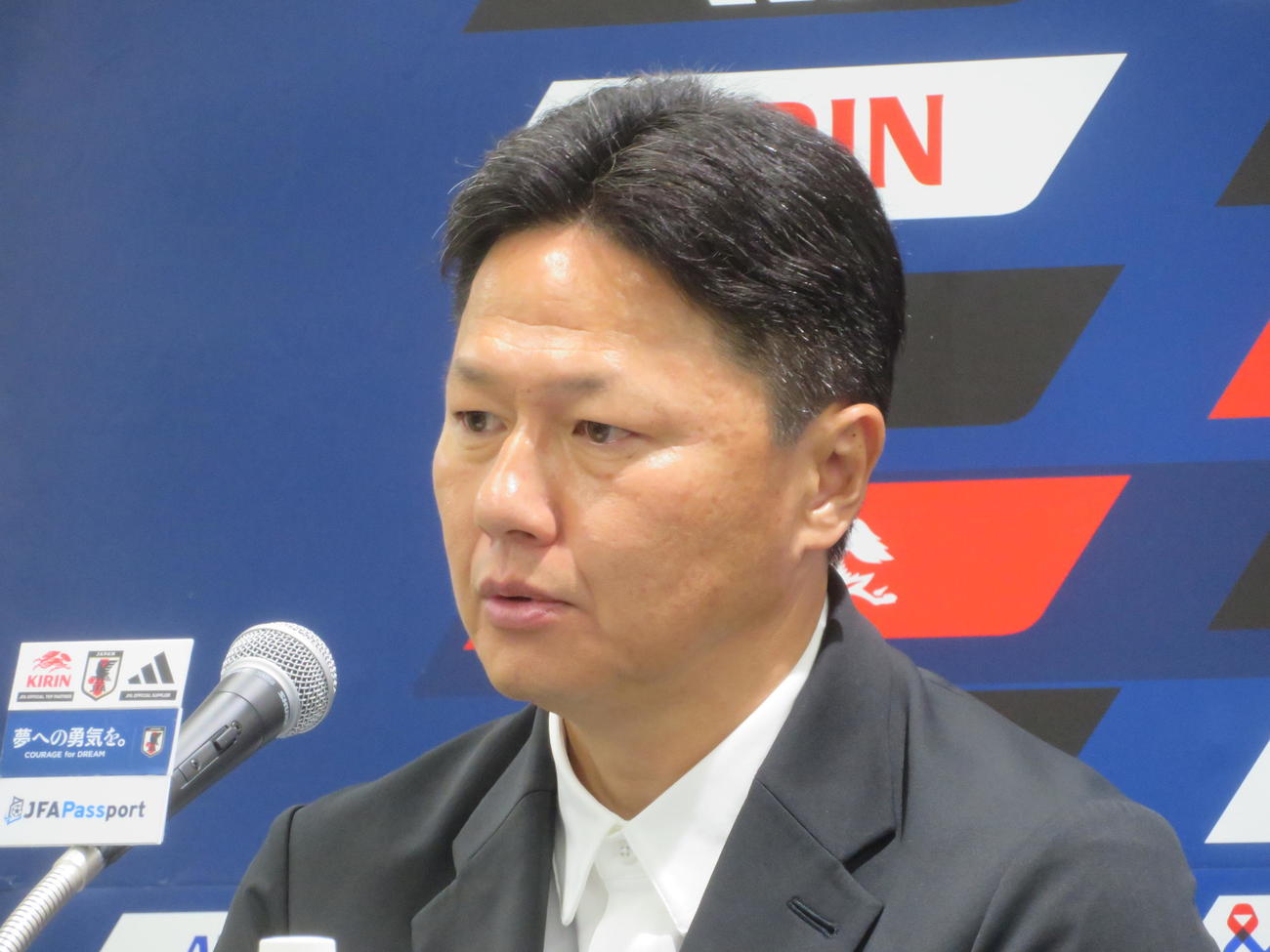 イングランド遠征に臨むU－22日本代表メンバーを発表した大岩剛監督（撮影・佐藤成）