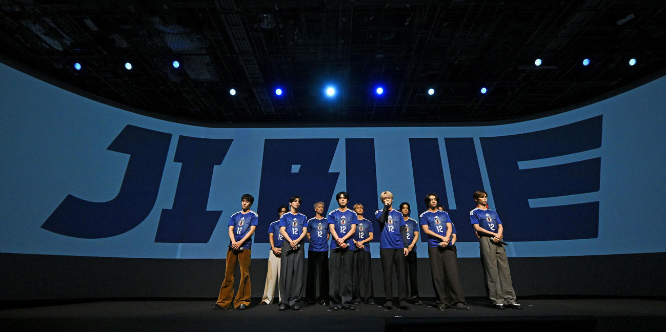 登壇するJI BLUE（撮影・滝沢徹郎）